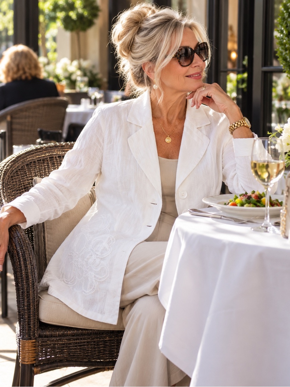 Laura White Linen Embroidered Blazer Jacket – Floral Detail – Size 12